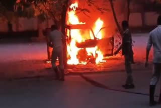 CAR CAUGHT FIRE IN RANCHI