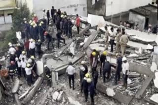 Building collapses in Surat