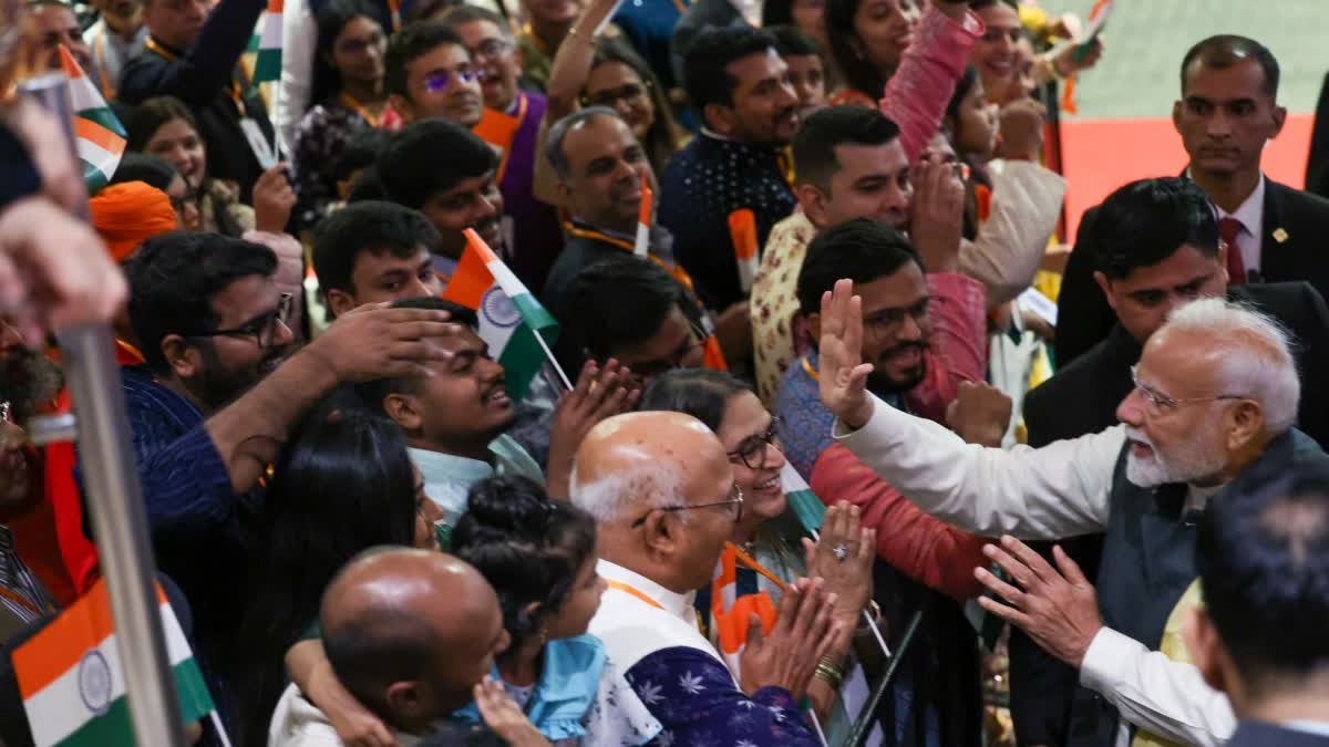 Pm Modi पहुंचे South America के सबसे बड़े देश में, जहां भैंसों पर सवार होकर पेट्रोलिंग करती है पुलिस 6 पीएम मोदी ब्रिक्स शिखर सम्मेलन में भाग लेने ब्राजील पहुंचे, भारतवंशियों में उत्साह