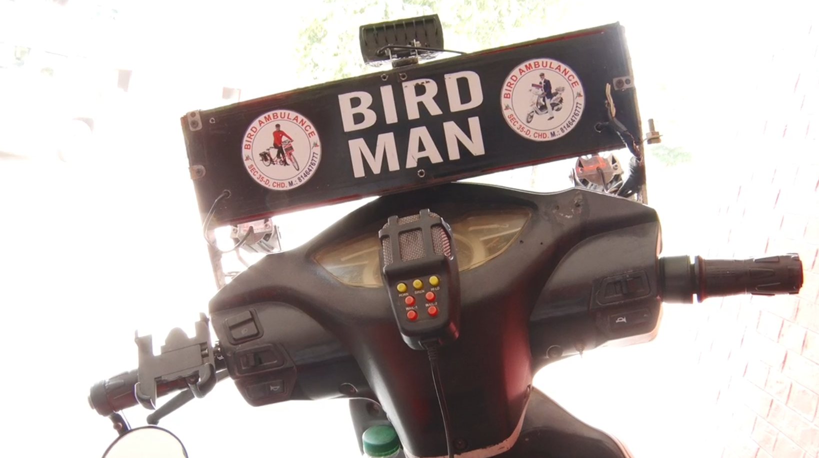 Chandigarh Bird Man Dr Prince Mehra aka Manjeet Singh runs a bird ambulance to save the lives of birds name in India Book of Records