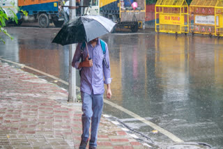 Delhi Records 28.8 Deg C Minimum Temperature, IMD Issues Yellow Alert