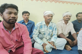 Youths Of Patalkot Striving To Keep Adivasi Tradition And Use Of Ayurvedic Medicine Alive