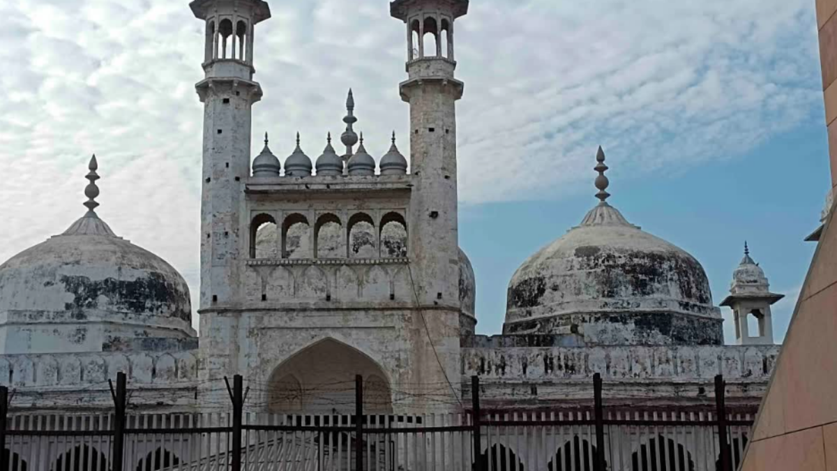 گیانواپی مسجد کمپلیکس میں چوتھے دن بھی اے ایس آئی سروے کی کارروائی جاری