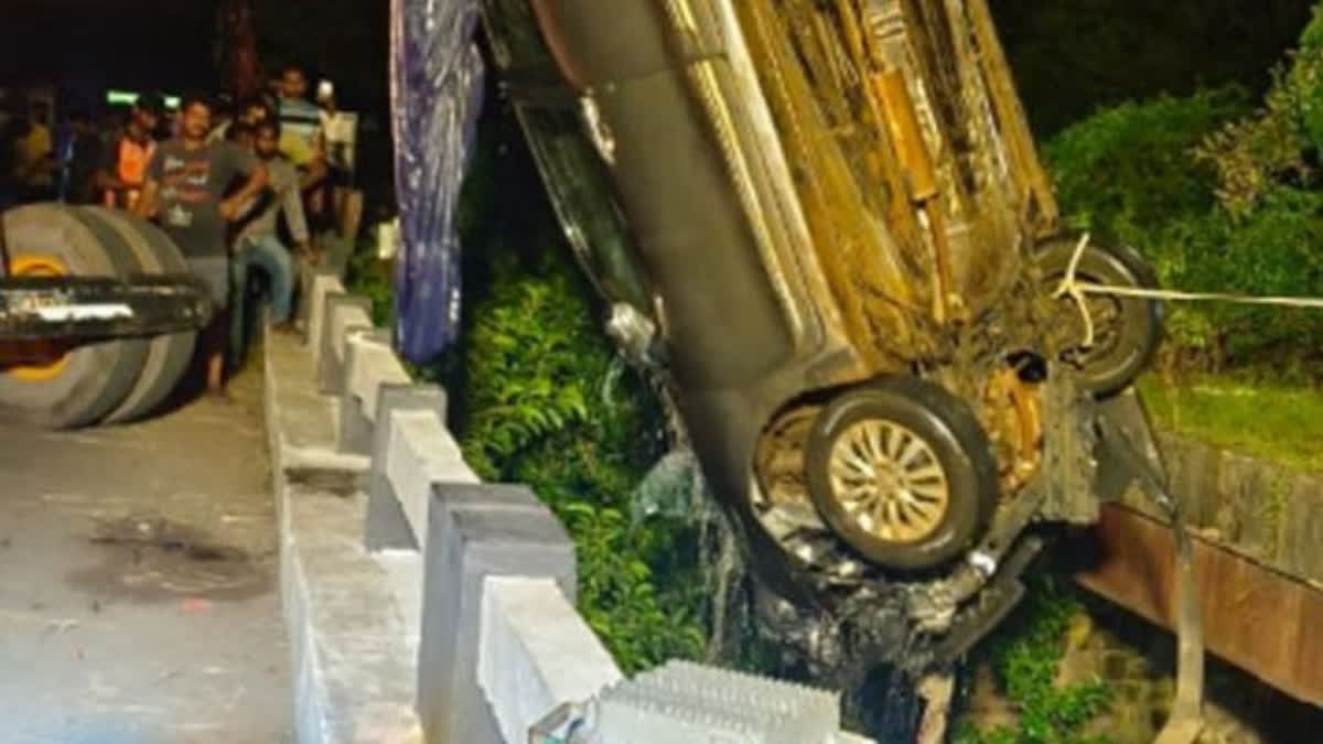 car falls into canal