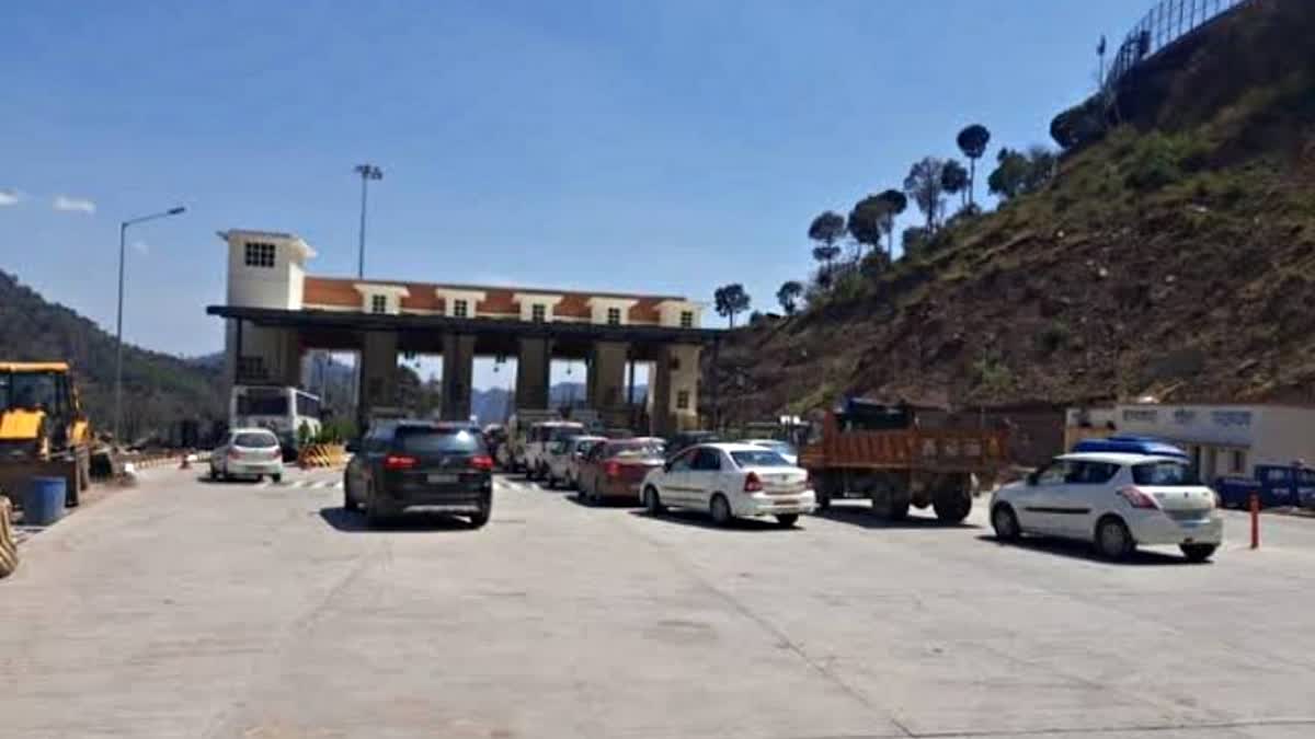 Sanwara toll plaza closed on Kalka-Shimla NH-5.