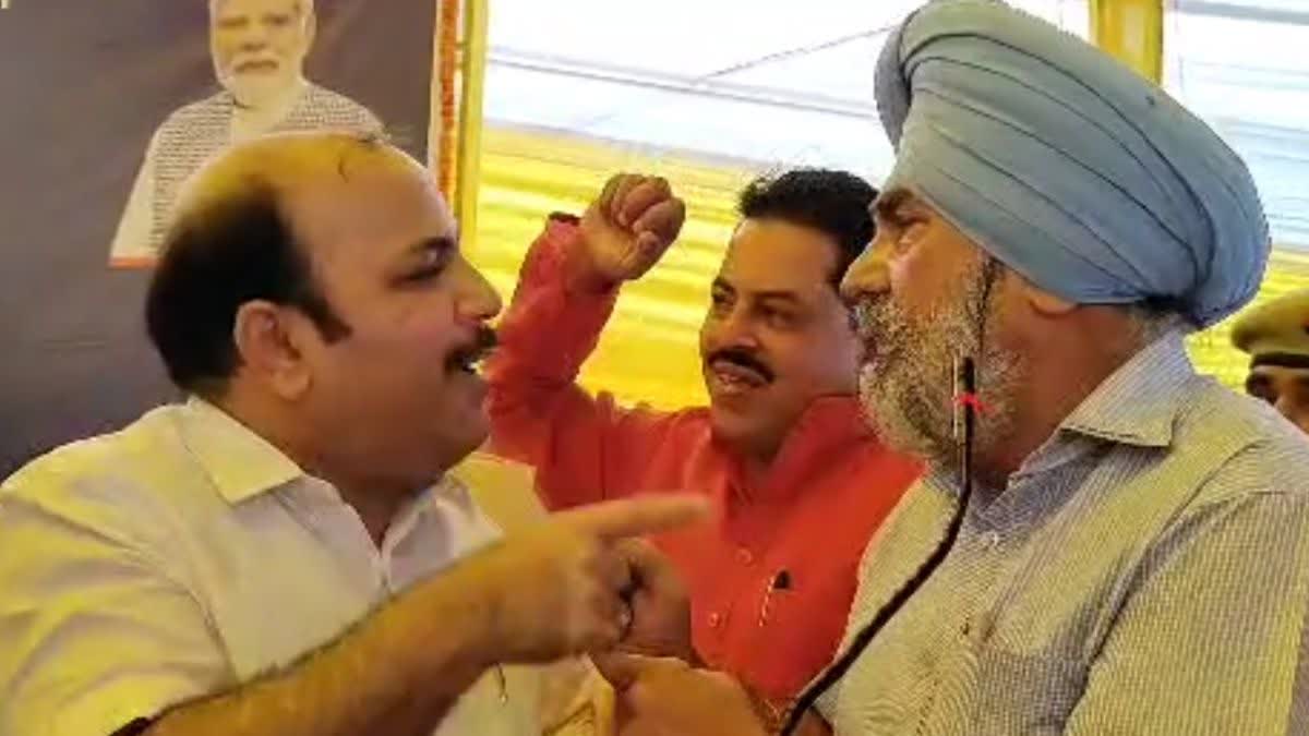 heated-argument-between-bsp-mp-danish-ali-and-bjp-mlc-hari-singh-dhillon-in-amroha