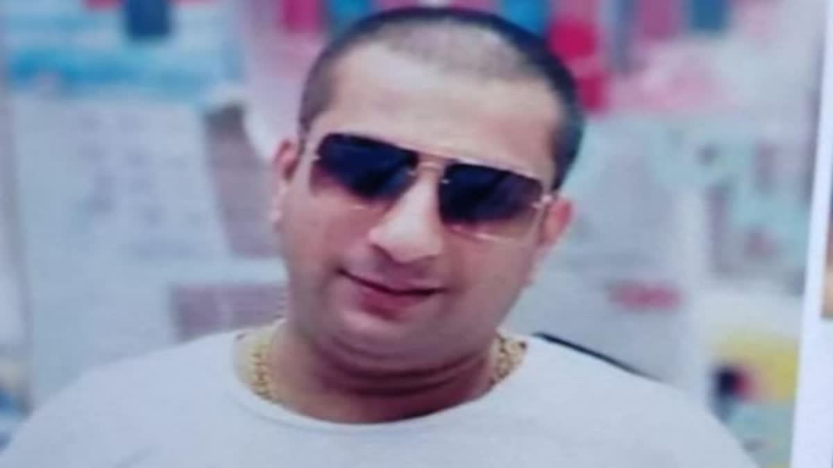 Mobile businessman commited suicide in Delhi