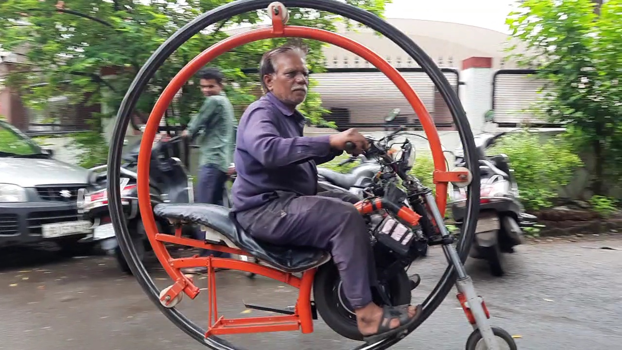 Mechanic Made Round Shape e-Bike 64 years old bike mechanic Natu bhai Patel gujarat made nnovative bike in