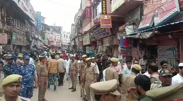 ज्ञानवापी सर्वे को देखते हुए वाराणसी में बड़ी संख्या में सुरक्षा बल का तैनाती की गई है.