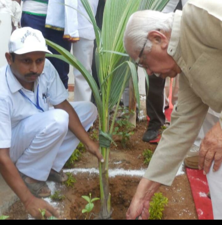 Mirzapur Anil Singh aka Green Guruji