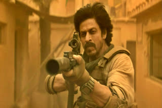 Amid the growing Jawan fever, a video has surfaced online that showed several fans of Shah Rukh Khan waiting outside a theatre at 2 a.m. to purchase tickets for Atlee's action-thriller.