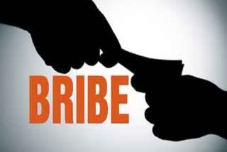 Excise officials suspended  Excise officials who took bribes were suspended  Excise officials suspended Wayanad  കൈക്കൂലി കേസ് വയനാട്  crime news  മുത്തങ്ങ എക്‌സൈസ് ചെക്‌പോസ്റ്റ്  Muthanga Excise Check post bribery case  bribery case Excise officials suspended  MDMA