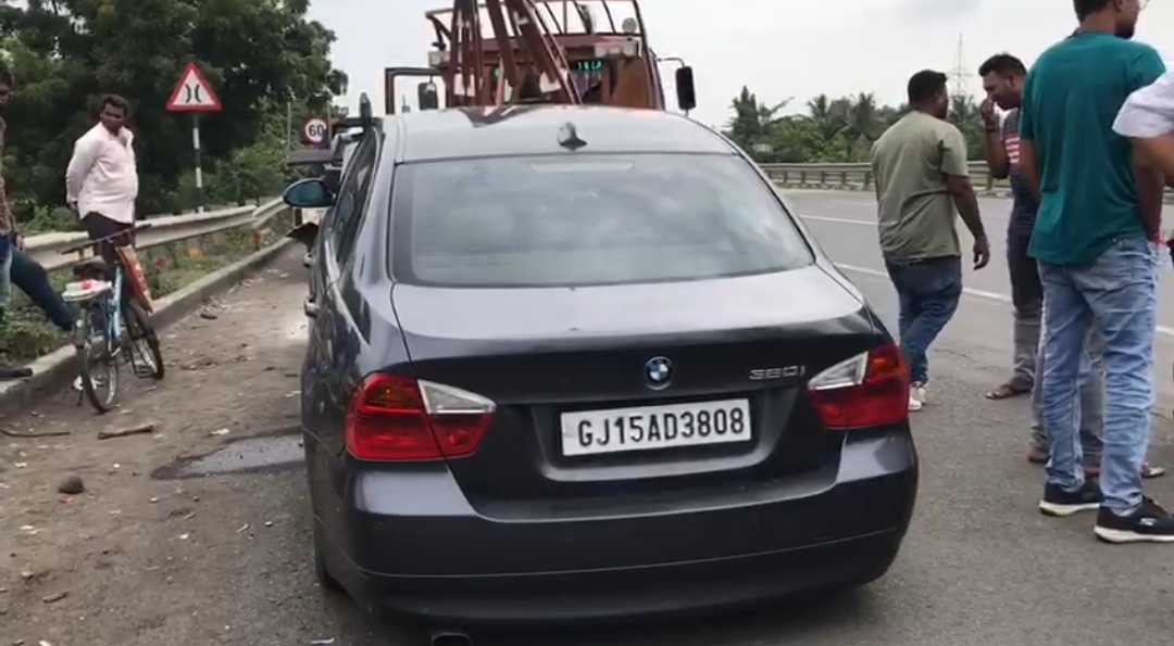 BMW કારમાં દારૂની હેરાફેરી