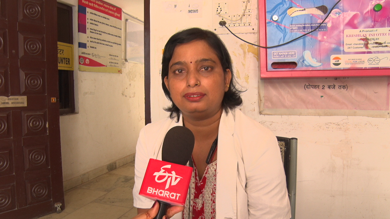 जियामऊ प्राथमिक स्वास्थ्य केंद्र की स्टाफ नर्स प्रीति लता सिंह