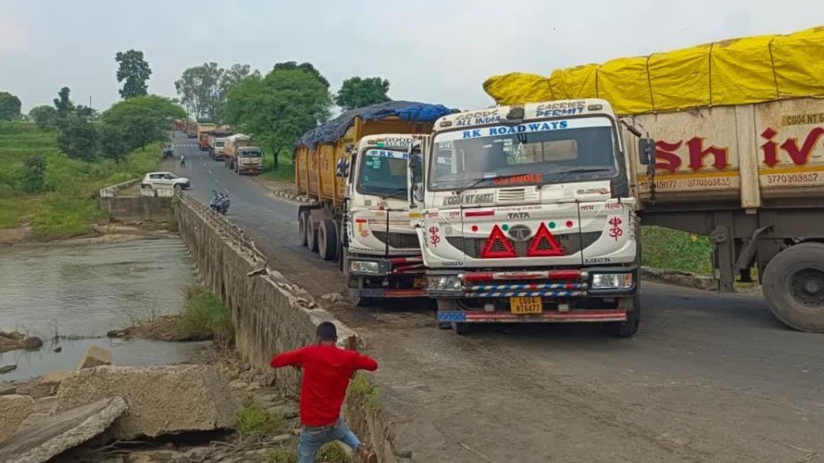 Jam at Dhanuhar bridge