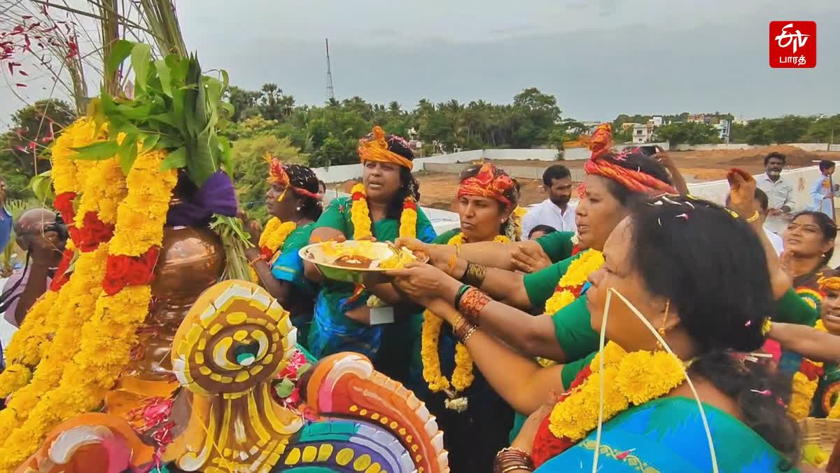 பெண்கள் நடத்திய கும்பாபிஷேம்