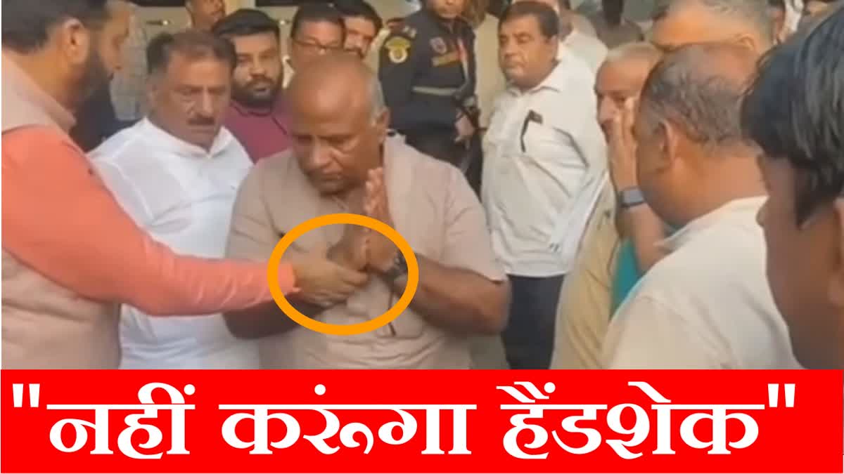 Angered by not getting ticket Karnadev Kamboj did not shake hands with Haryana CM Nayab Singh Saini