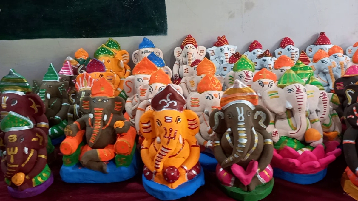 Ganesha made from clay in Narmadapuram