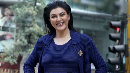 Sushmita Sen in Shekhar Home