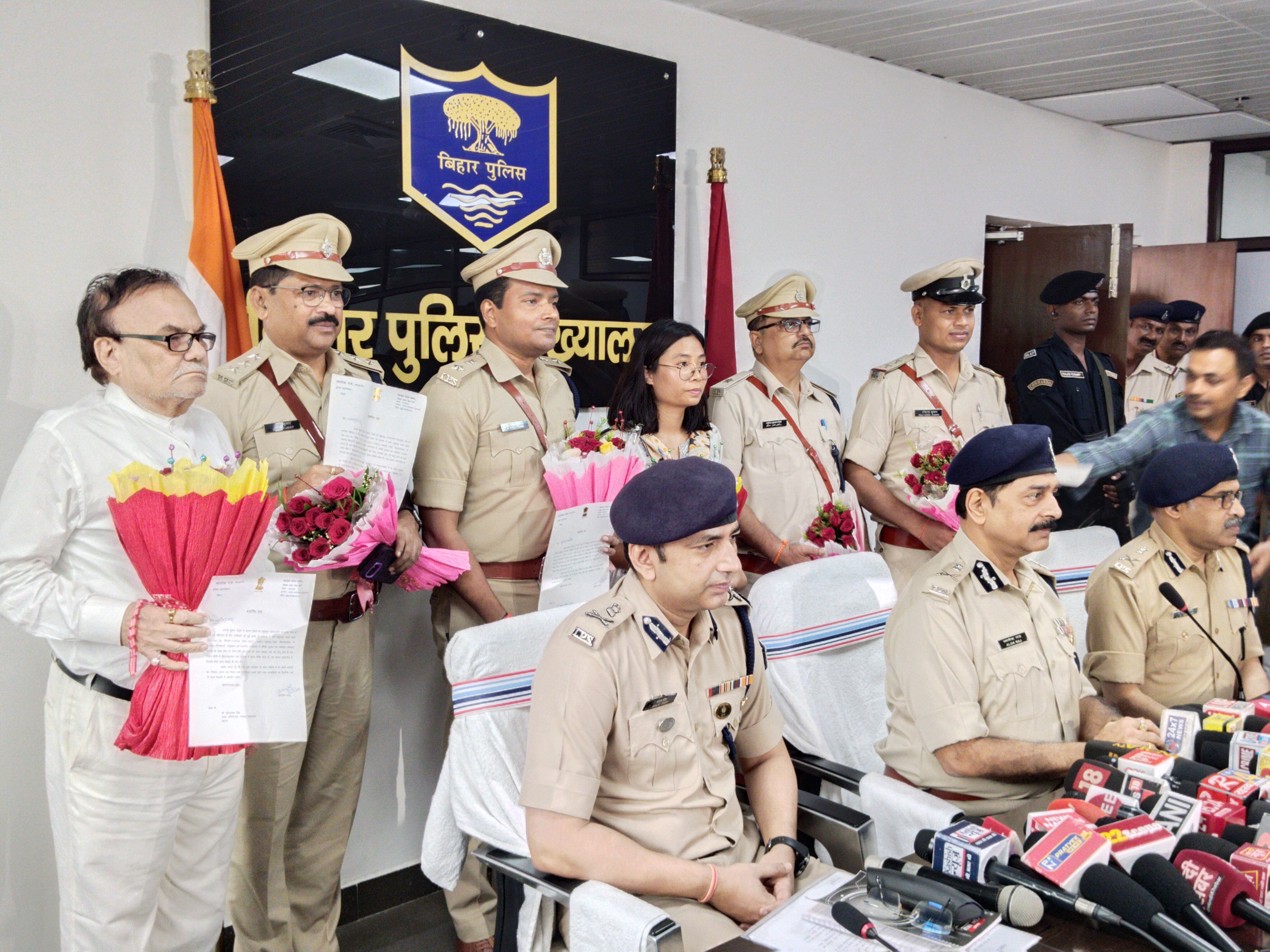 पुलिस मुख्यालय में सम्मानित किया गया.