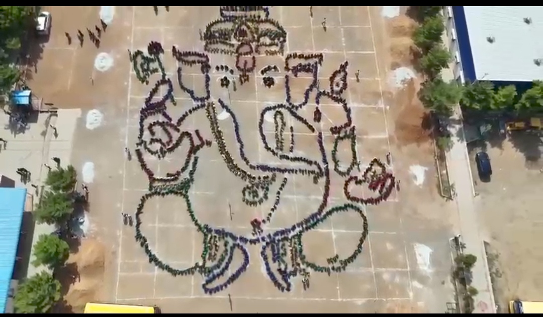 Huge Ganesh Idol Creation By Two Thousand Students