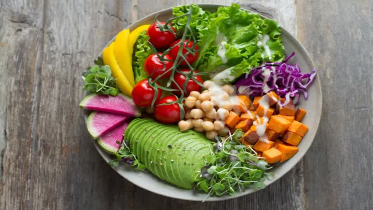 According to the study, Men might be less inclined to consume vegan food due to the need to perform gender. However, with vegan food being framed in a masculine way, men might feel less resistance and become more likely to consume it.