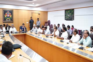 CM Siddaramaih meeting with central draught team