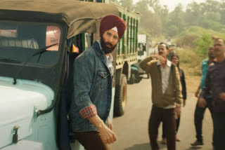 The eagerly awaited film Mission Raniganj: The Great Bharat Rescue, starring Bollywood actors Akshay Kumar and Parineeti Chopra made its entry to the silver screens on October 6. Upon its release, fans and critics took to social media after watching the film and gave it a high thumbs up, with some sections of the audience criticizing the movie for its shoddy VFX edits.