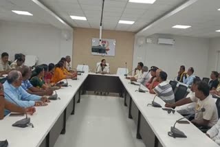 SP Reeshma Ramesan held meeting with Durga puja committees of Palamu