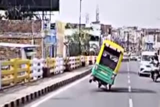 E-Rickshaw Stunt Video