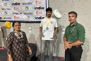 pulwama-boy-kafeel-wins-three-medals-in-climbing-sport-finals-in-delhi