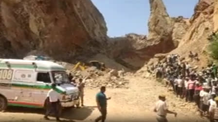 2 people buried as rock collapse in Jaipur