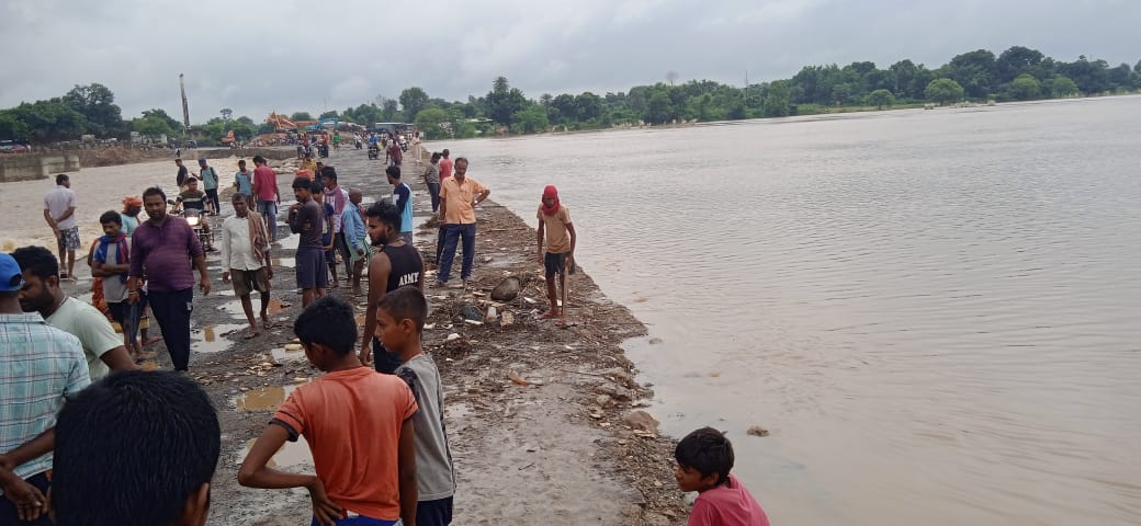 बांका में चीर नदी पर बना डायवर्सन टूटा