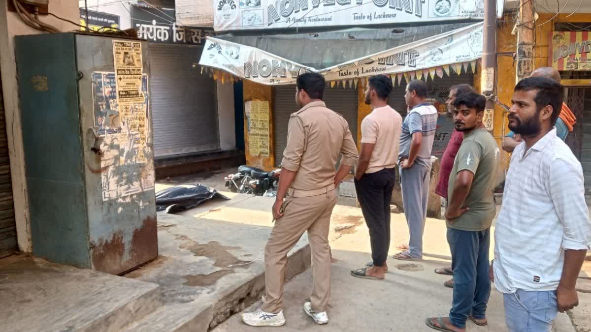 youth dies under suspicious circumstances in chandauli hotel latest hindi news