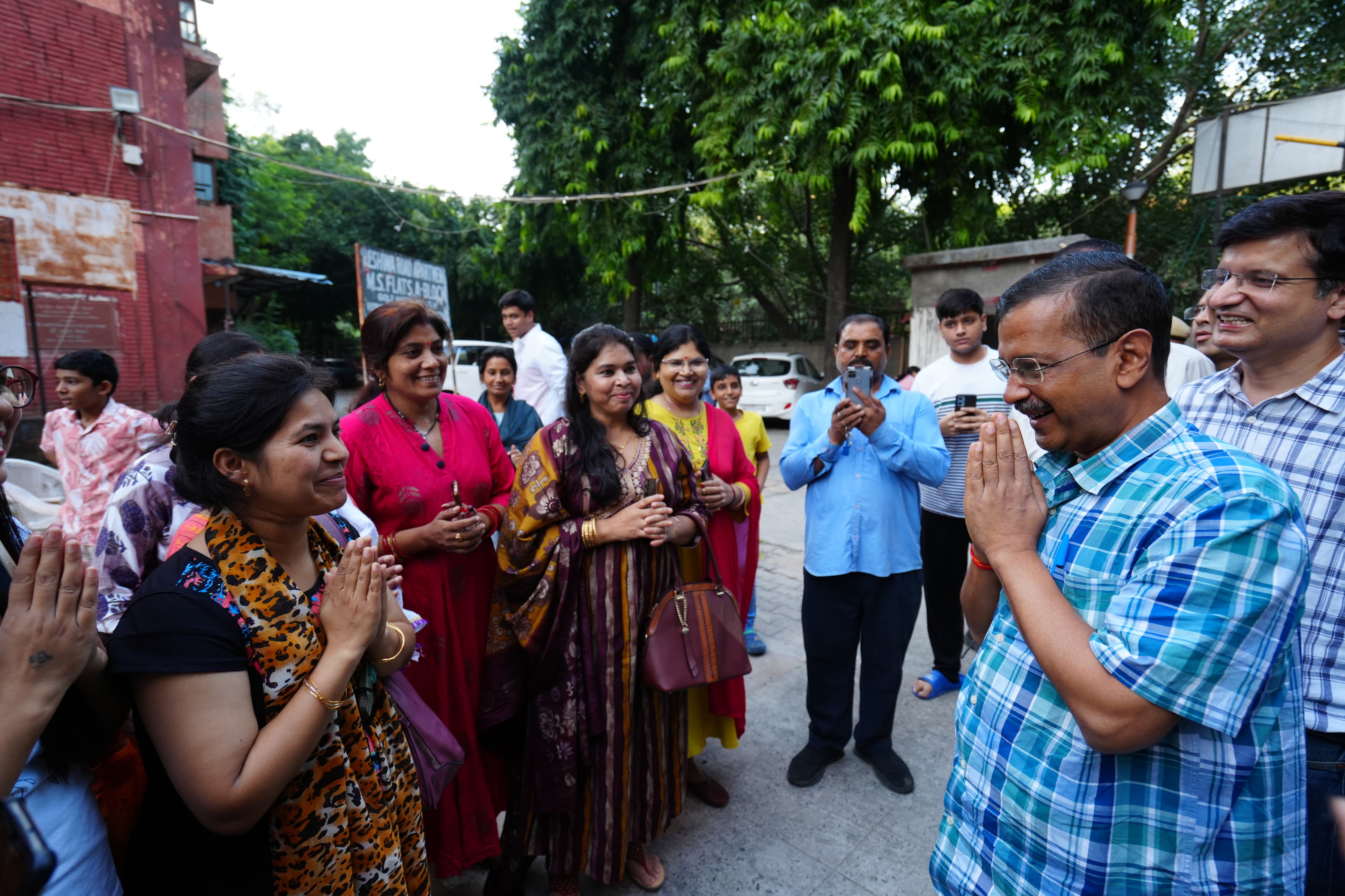 नई दिल्ली की जनता के बीच पहुंचे केजरीवाल, बोले- जब भी मुझे आप बुलाएंगे, मैं जरूर आऊंगा.