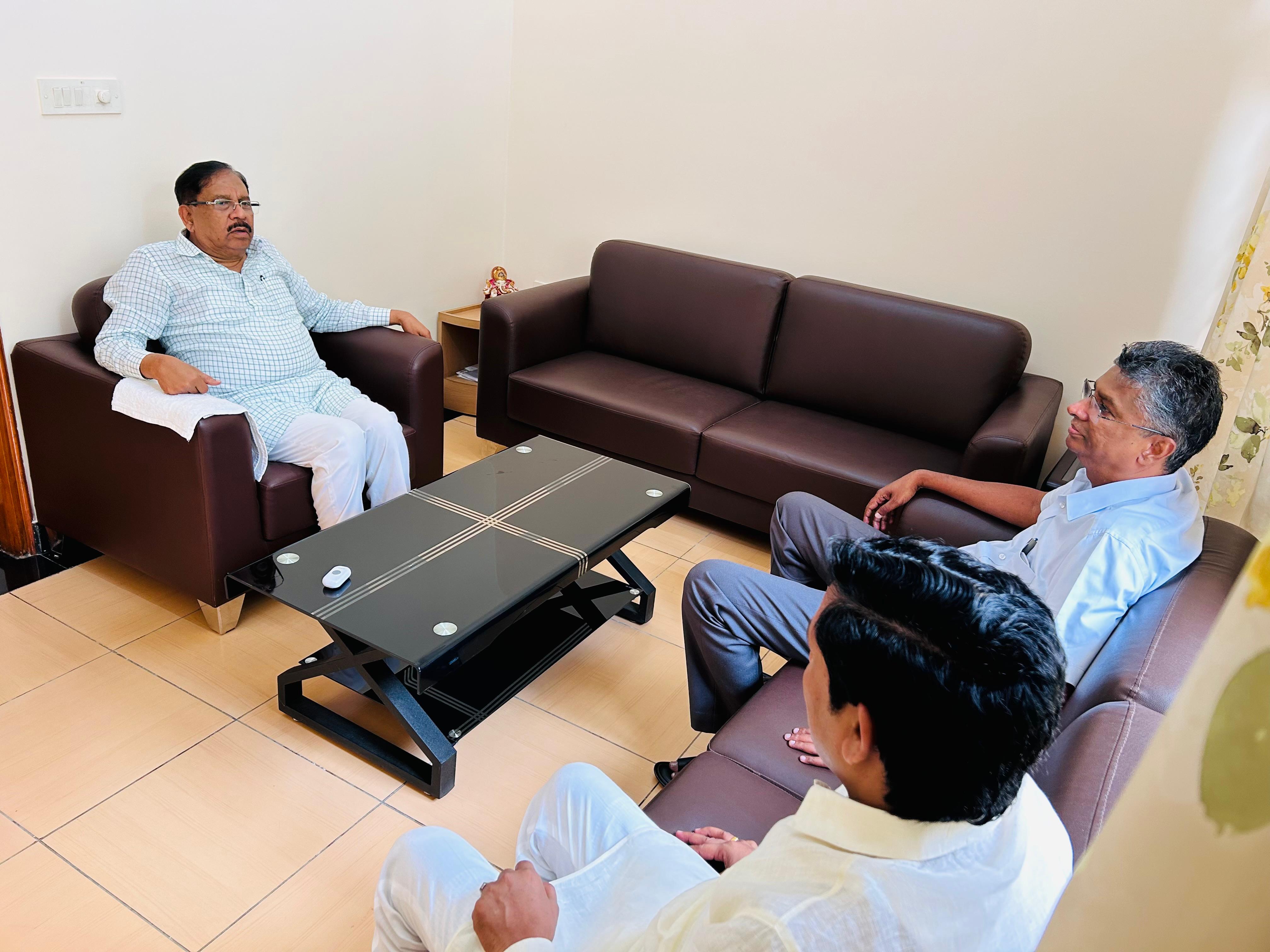 Minister-satish-jarkiholi-meets-home-minister-dr-g-parameshwar