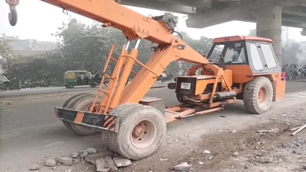 Hydra crane driver crushed cart driver