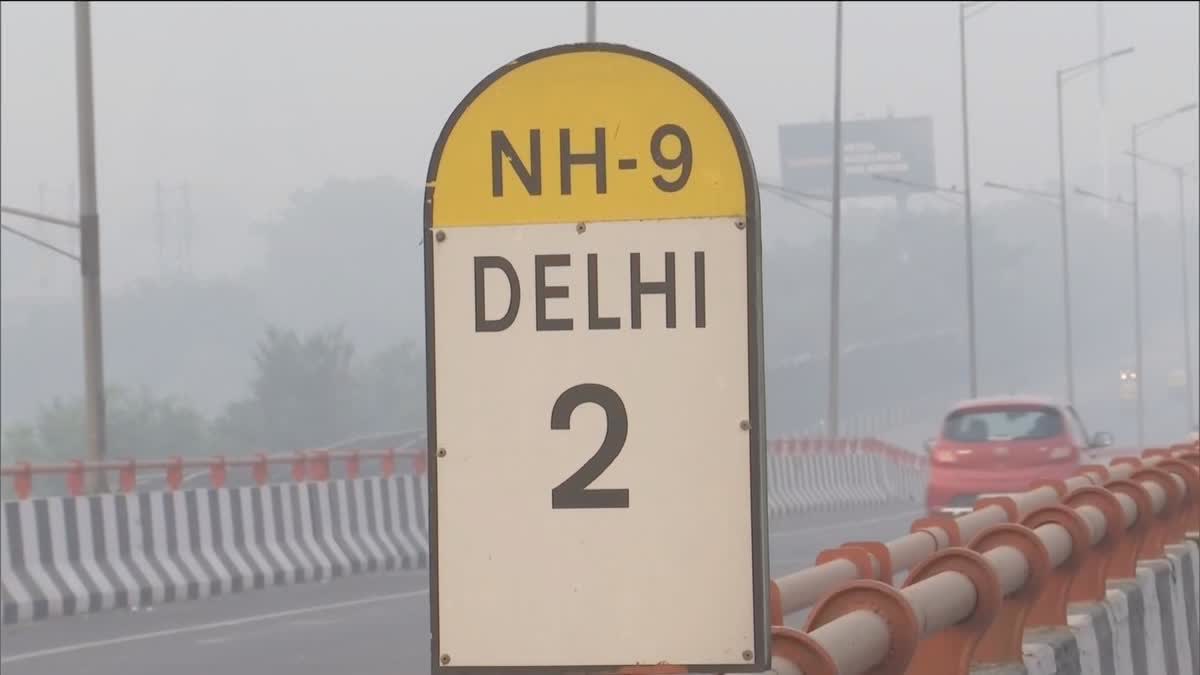 Etv Bharat Delhi air  Air Pollution Crisis In Delhi  GRAP 4 Pollution Control Plan  Delhi GRAP IV  ഡൽഹി വായു മലിനീകരണം  കമ്മീഷൻ ഫോർ എയർ ക്വാളിറ്റി മാനേജ്‌മെന്‍റ്  വായു മലിനീകരണ തോത്  ഗ്രേഡഡ് റെസ്‌പോണ്‍സ് ആക്ഷന്‍ പ്ലാന്‍  വായു മലിനീകരണം