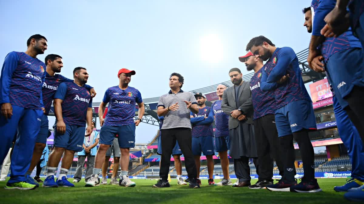 Sachin gives peptalk to Afghanistan Players