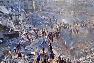 Gaza Strip cut into two says Israeli military  Israel Hamas Conflict Updates  ഗാസ മുനമ്പ് വളഞ്ഞ് ഇസ്രയേല്‍ സൈന്യം  ഇസ്രയേല്‍ ഹമാസ് പോരാട്ടം  ഗാസ രണ്ടായി പിളര്‍ന്നു  വെടിനിര്‍ത്തില്ലെന്ന് ആവര്‍ത്തിച്ച് നെതന്യാഹു  ഗാസയെ രണ്ടായി പിളര്‍ത്തി ഇസ്രയേല്‍ ആക്രമണം  തീരപ്രദേശങ്ങള്‍ പിടിച്ചടക്കാന്‍ ഇസ്രയേല്‍  ബന്ദികള്‍ മോചിതരാകും വരെ വെടിനിര്‍ത്തില്ല  വടക്കന്‍ ഗാസ