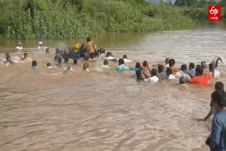 Villagers suffer to cross the river to bury the dead body near Theni