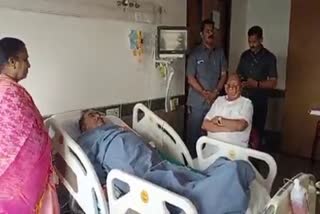mh-sharad-pawar-meet-eknath-khadse-after-admitted-in-bombay-hospital