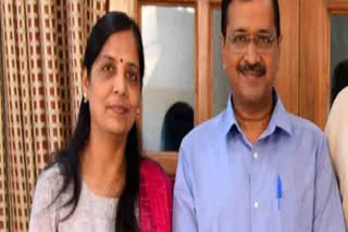 Delhi HC Stays Summons Issued To Sunita kejriwal