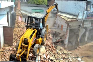 UP BULLDOZER ISSUE RS 25 LAKH COMP