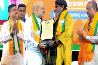 Mithun Chakraborty receives a memento from home minister Amit Shah in Kolkata