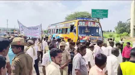 Farmers protest by blocking state highway