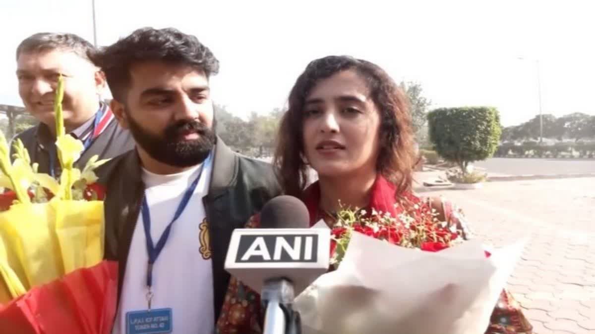 Pakistani woman arrives in India to marry Kolkata man  Cross border love story  Pakistani woman reached India for her love  India Pak love story  ഇന്‍റര്‍നാഷണല്‍ പ്രണയം  പാകിസ്ഥാന്‍ യുവതി ജവേരിയ ഖാനം  ഇന്ത്യ പാക് പ്രണയ കഥ  സീമ ഹൈദര്‍ വിവാദം  സീമ ഹൈദര്‍ സച്ചിന്‍ മീണ പ്രണയം  Seema Haider Sachin Meena love story