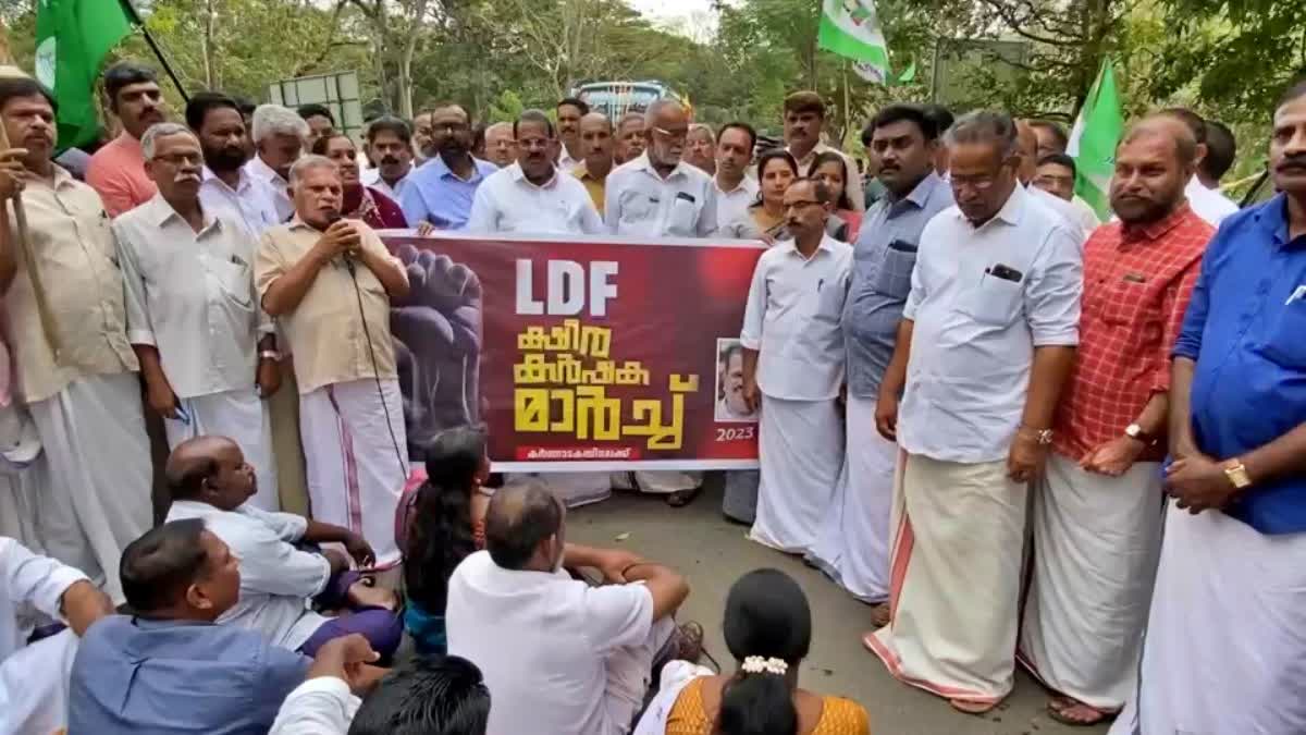 ldf-protest-against-ban-on-transportation-and-sale-of-fodder-at-chamarajanagar