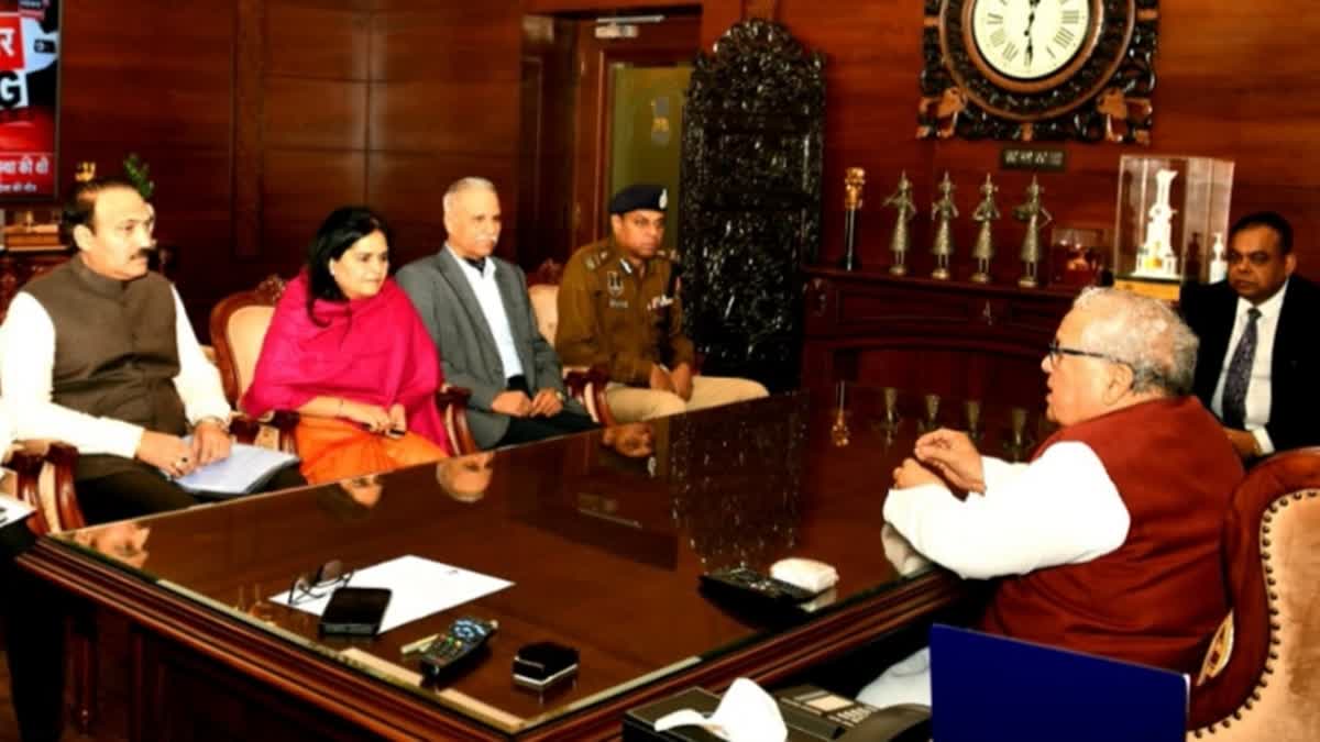 Rajasthan Governoer Kalraj Mishra meeting with officers