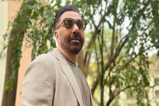 Sunny Deol who has been basking in the success of his latest release Gadar 2 is in the news once again but this time not for a movie but because of a viral video. The actor drew attention for quite a different reason after a video of him strolling on Juhu Circle went viral. It purportedly shows him him in an inebriated condition.